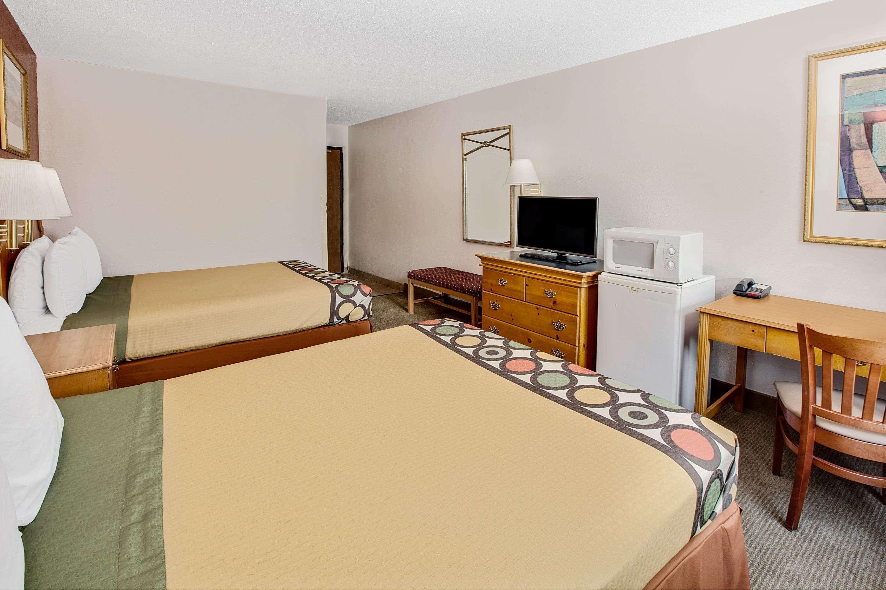 Super 8 By Wyndham Crystal Lake Buitenkant foto