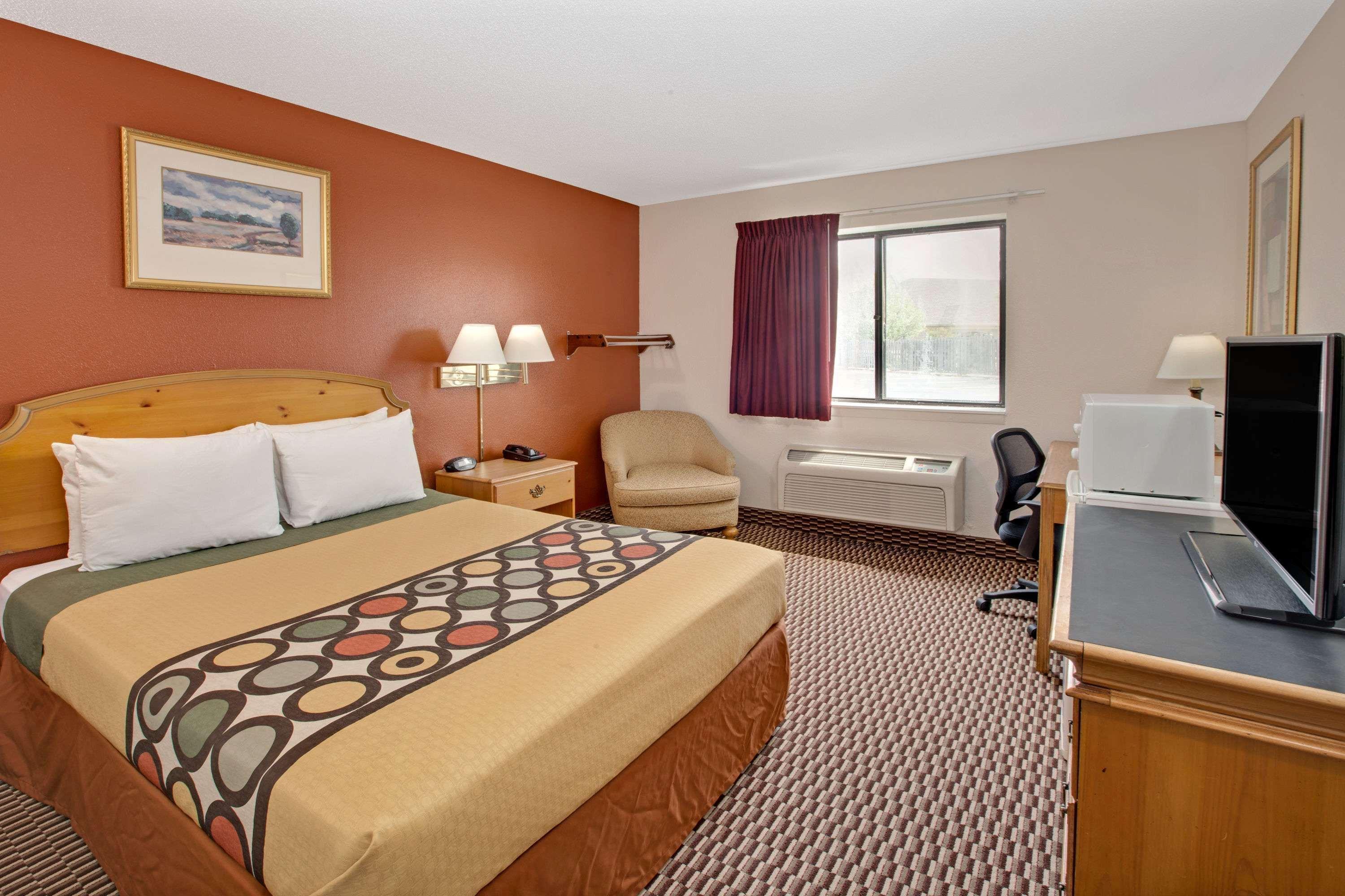 Super 8 By Wyndham Crystal Lake Buitenkant foto