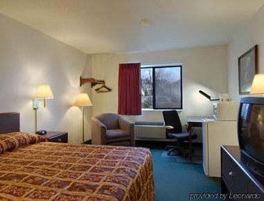 Super 8 By Wyndham Crystal Lake Kamer foto